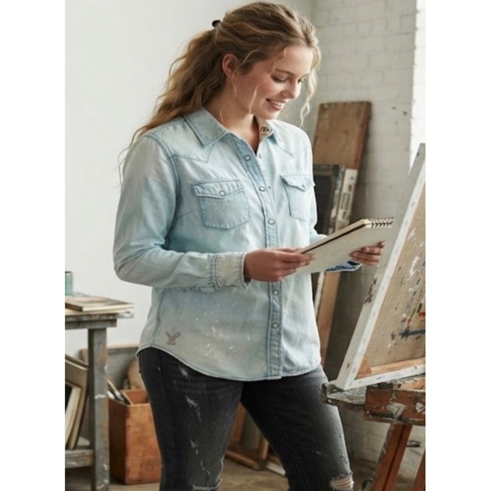 American Eagle Outfitters Light Wash Denim Western Snap Shirt Small Paint‎ Splat